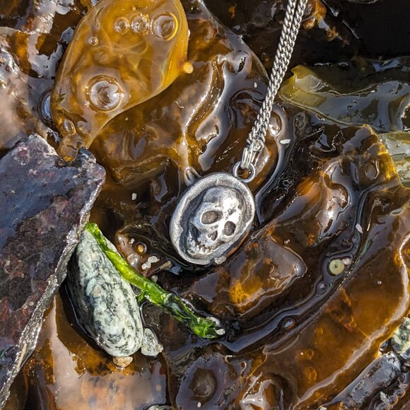 Memento Mori Pendant - Picture 3 of 7